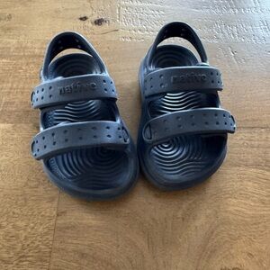 Native chase little Kids' blue regatta Sandals size C4